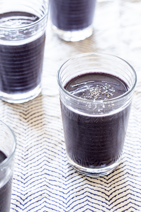 Blueberry Peach Kale Chia Smoothie by Jelly Toast