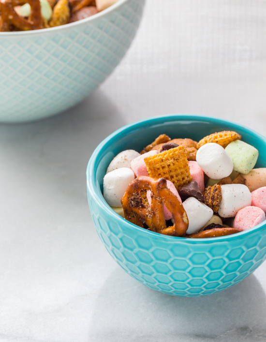 Marshmallow Snack Mix | www.jellytoastblog.com