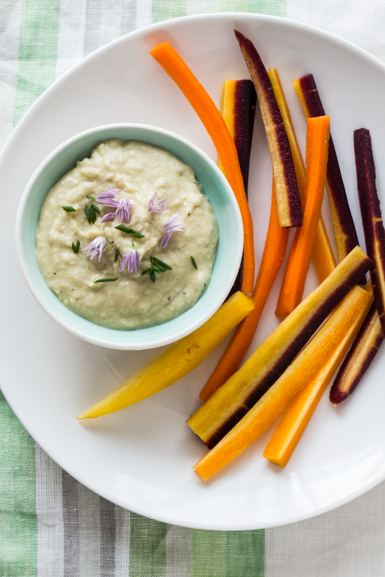 white bean hummus with chives | www.jellytoastblog.com