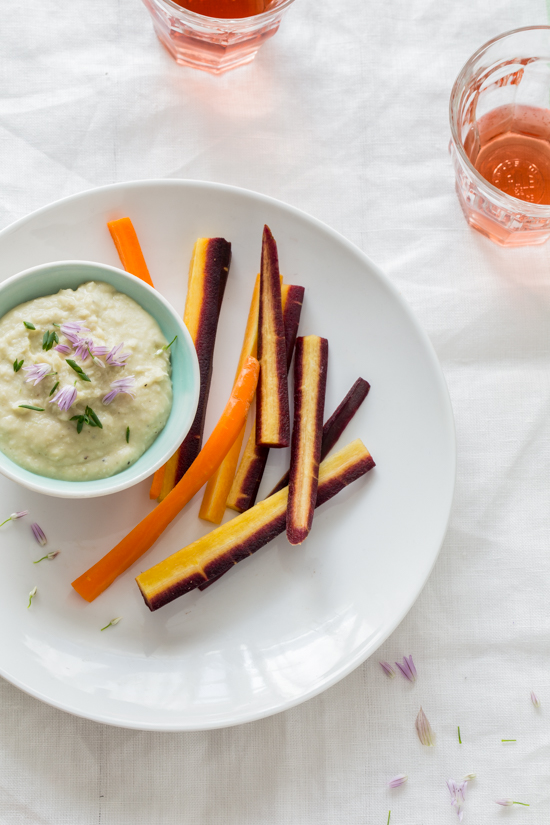 white bean hummus with chives | www.jellytoastblog.com