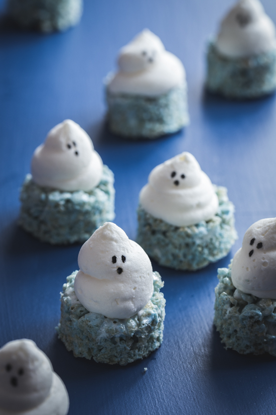 Halloween Marshmallow Treats | www.jellytoastblog.com