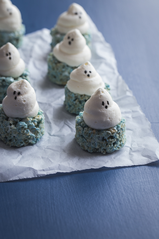 Halloween Marshmallow Treats | www.jellytoastblog.com