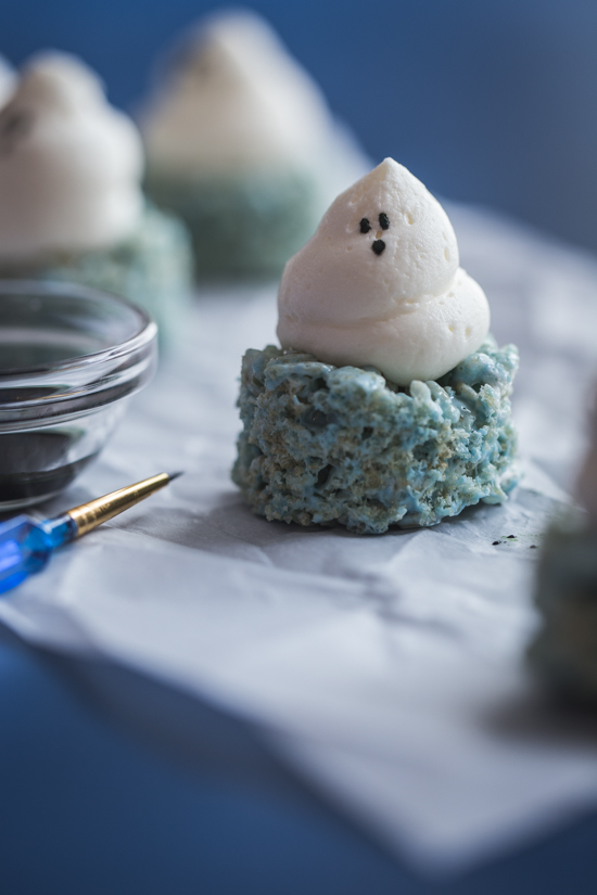 Halloween Marshmallow Treats | www.jellytoastblog.com