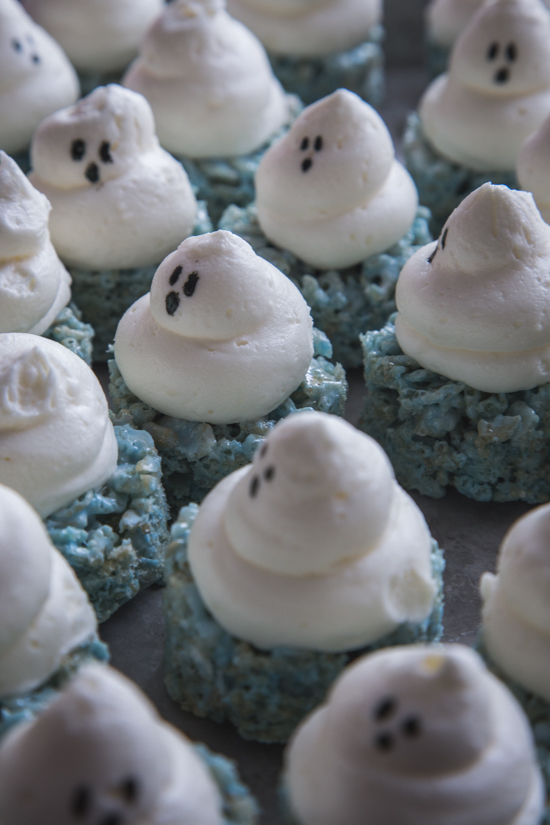 Halloween Marshmallow Treats | www.jellytoastblog.com