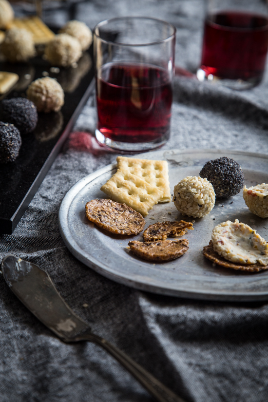 Mini Cheese Balls | JellyToastBlog.com