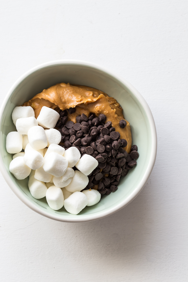 Chocolate Marshmallow Banana Toast | JellyToastBlog.com