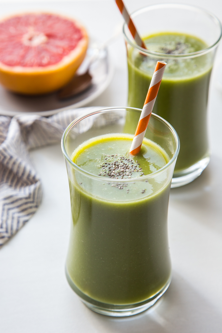 https://jellytoastblog.com/wp-content/uploads/2015/01/Grapefruit-Smoothie-with-Chia-JellyToastBlog.com-5-of-6.jpg