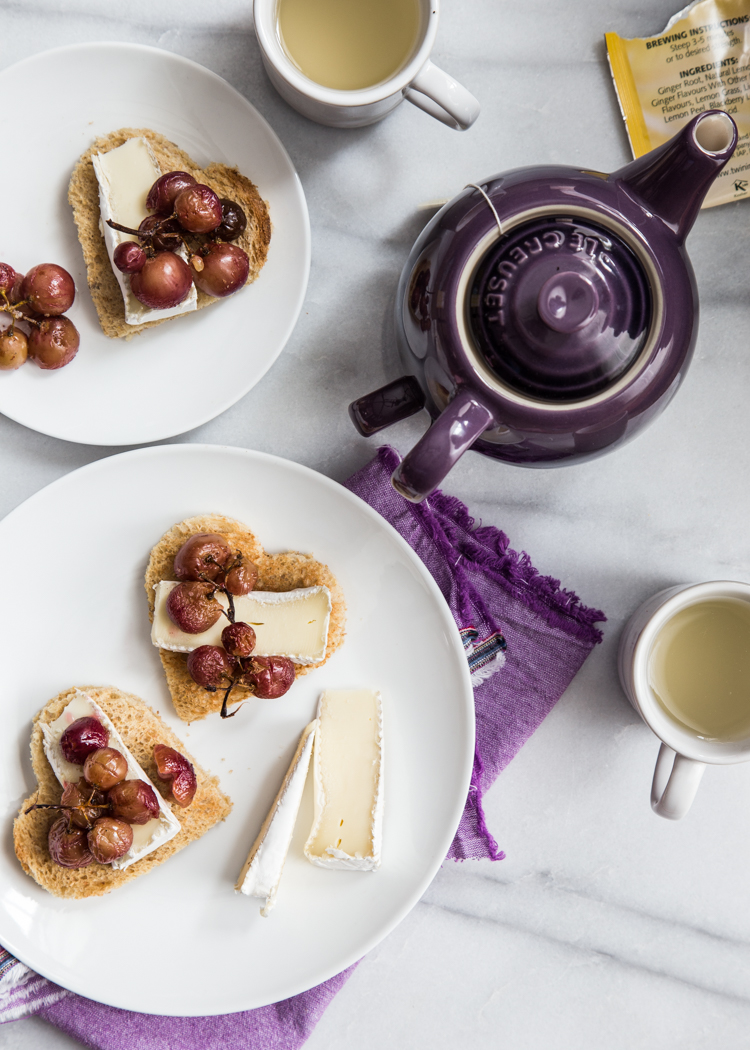 Roasted Grape Brie Toast | JellyToastBlog.com