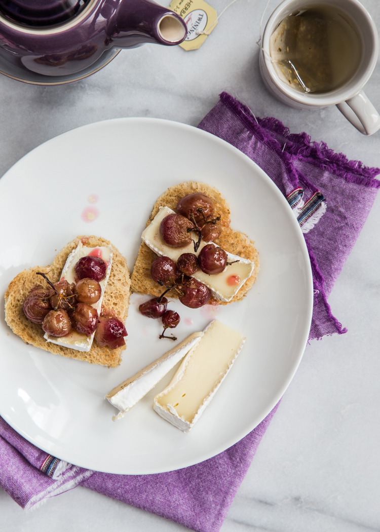 Roasted Grape Brie Toast | JellyToastBlog.com