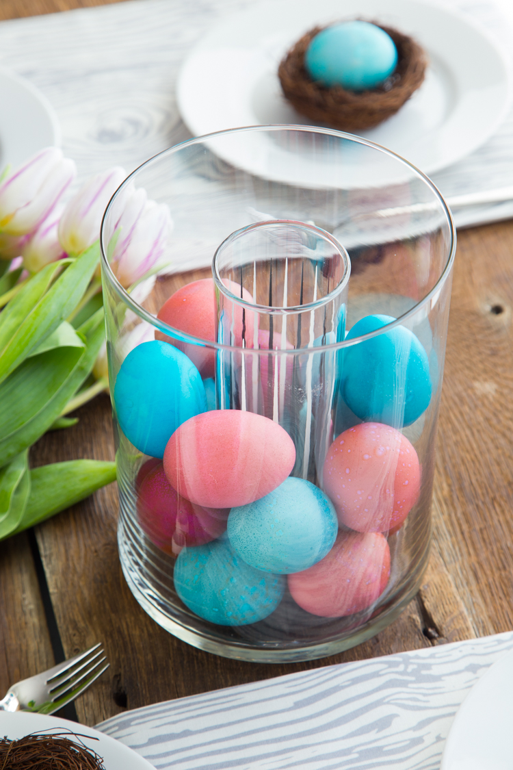 Easter Egg Table Setting | JellyToastBlog.com