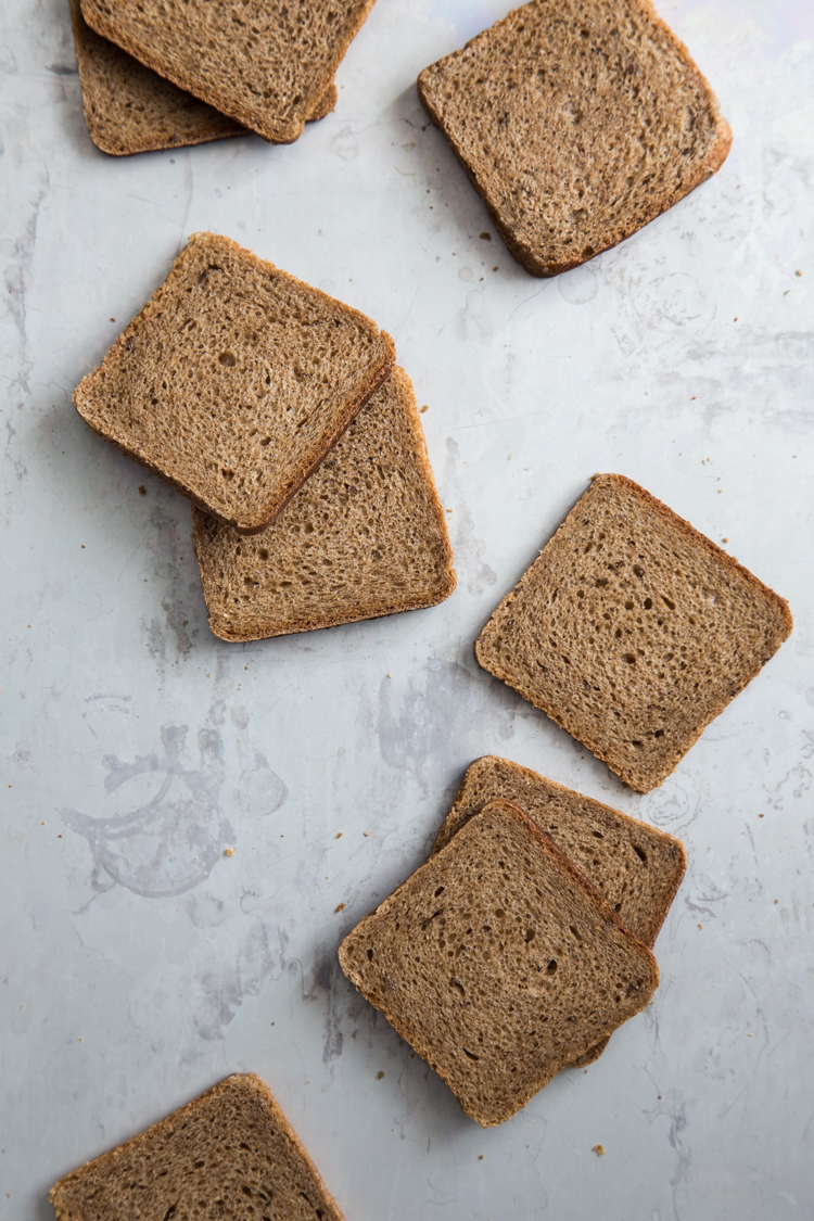 Mini Reuben Toasts | JellyToastBlog.com