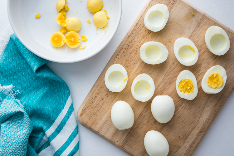 Herbed Deviled Eggs | JellyToastBlog.com