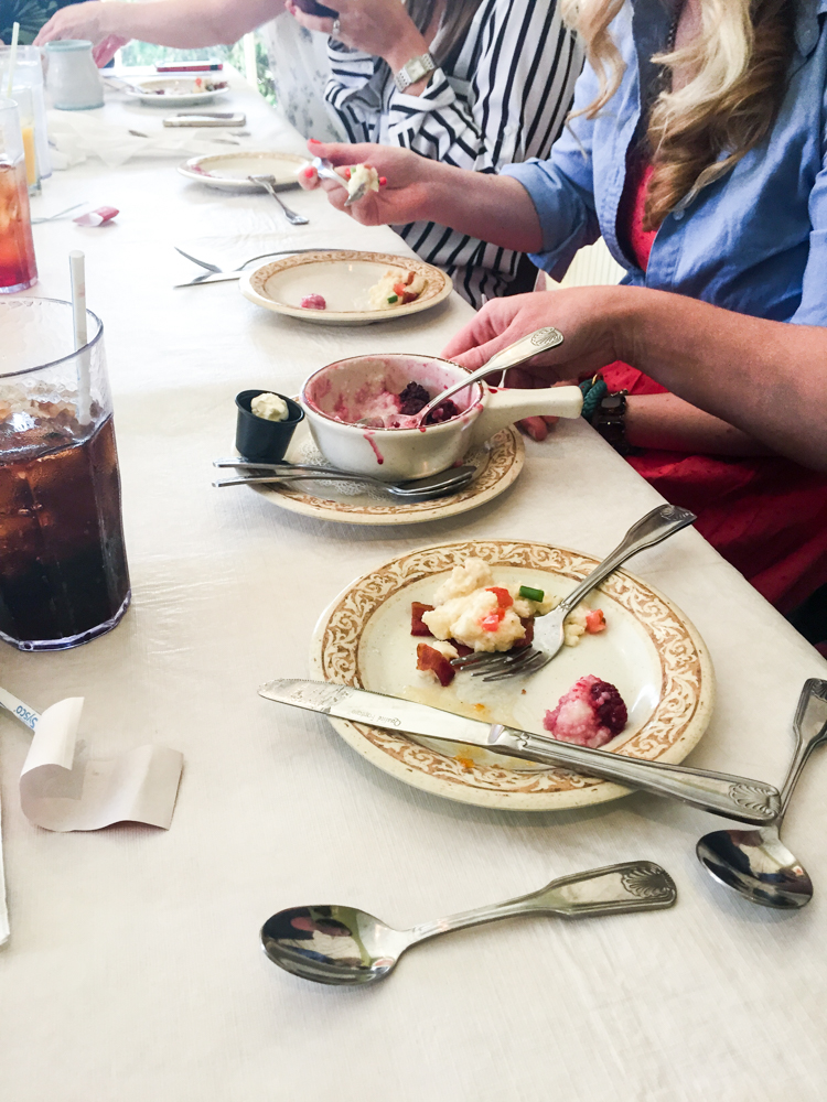 Brunch at Another Broken Egg in Birmingham | JellyToastBlog.com