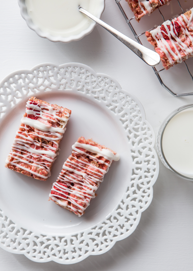 Strawberry Coconut Marshmallow Treats | JellyToastBlog.com