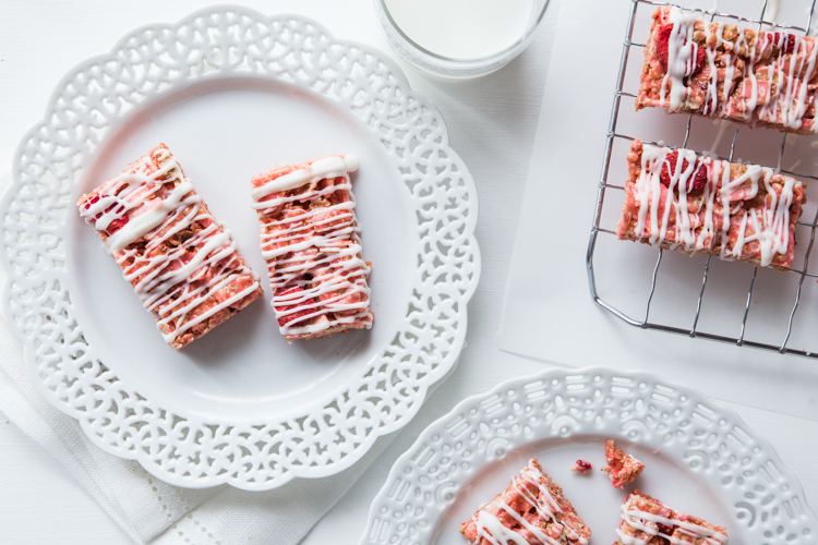 Strawberry Coconut Marshmallow Treats | JellyToastBlog.com