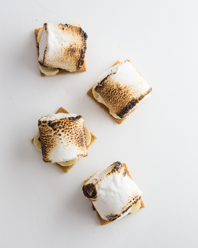 Banana Cream Pie S'mores | JellyToastBlog.com