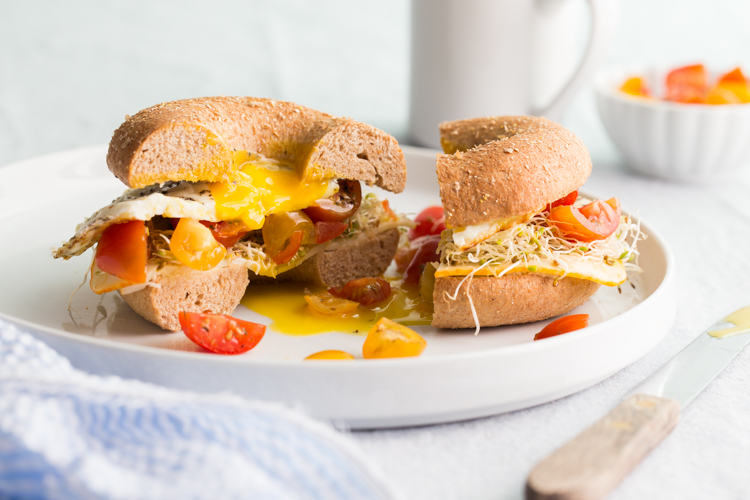 bagel egg breakfast sandwich 