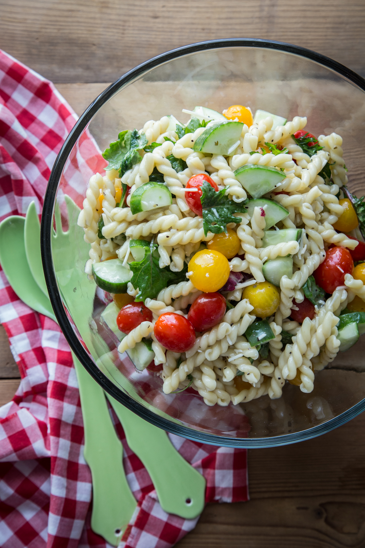 Pasta Salad with Tomatoes and Cucumber | www.jellytoastblog.com