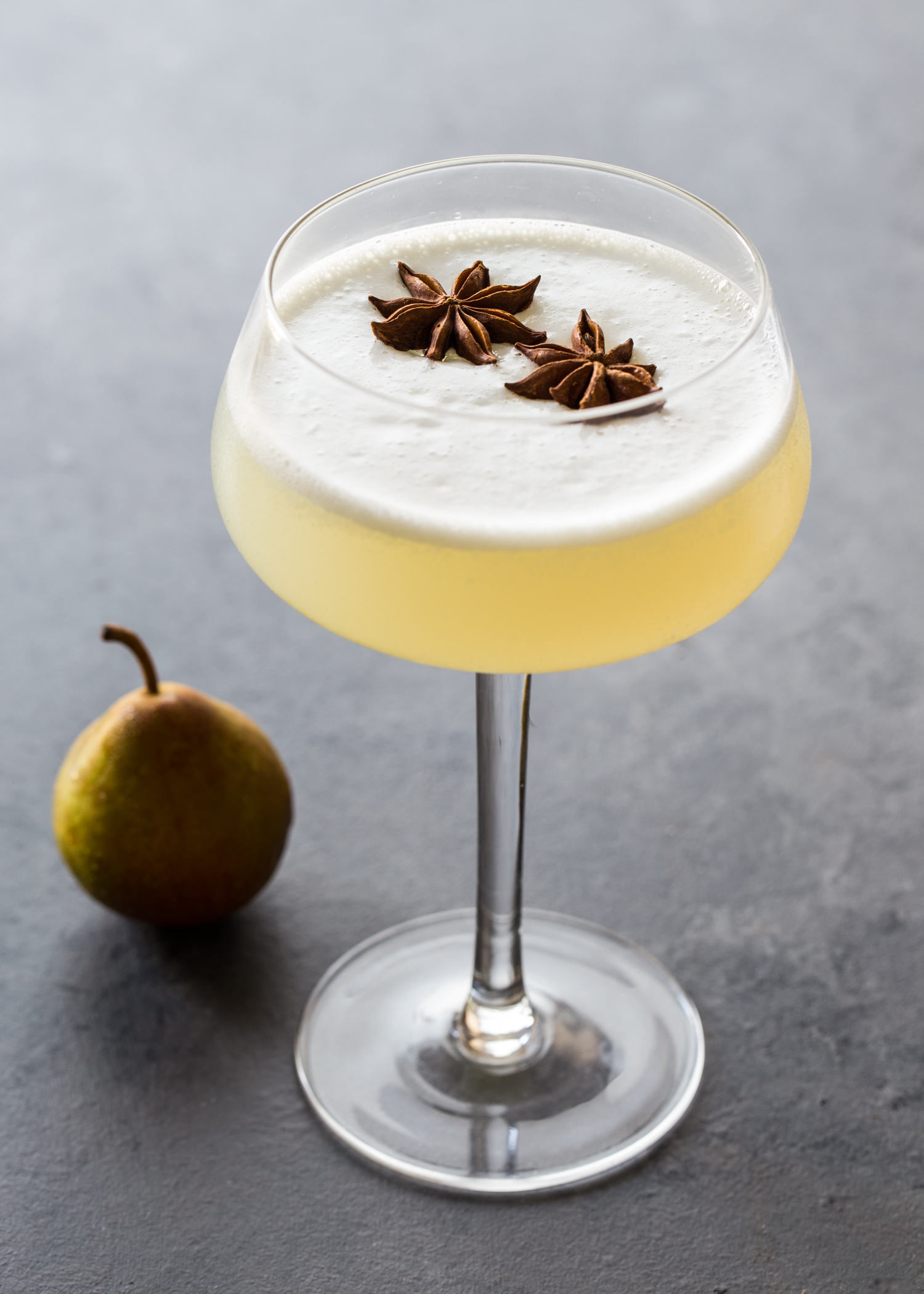 Spiced Pear Gin Fizz | JellyToastBlog.com