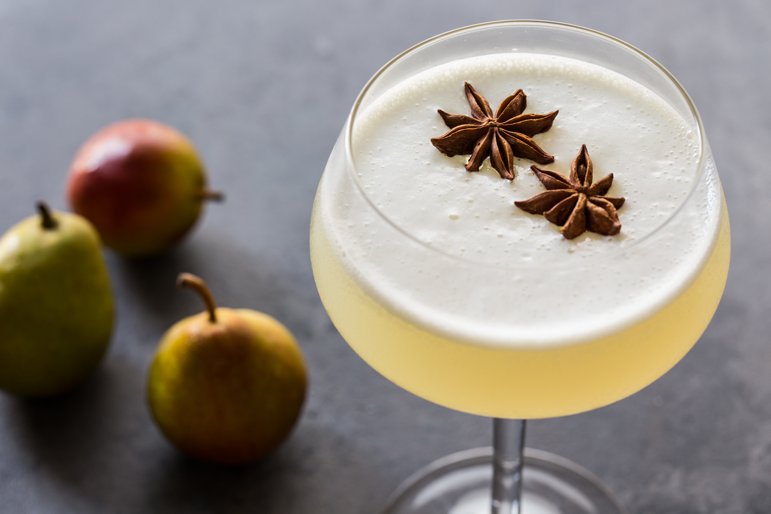 Spiced Pear Gin Fizz | JellyToastBlog.com