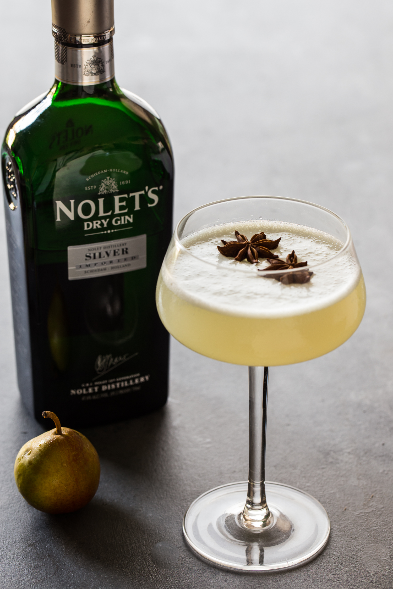 Spiced Pear Gin Fizz | JellyToastBlog.com