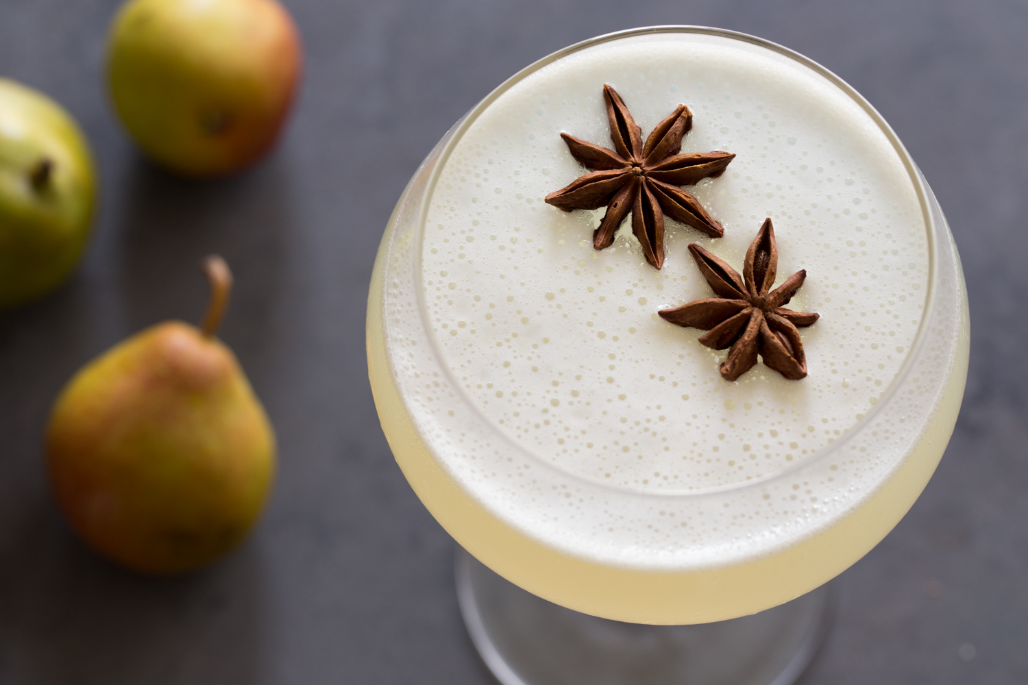 Spiced Pear Gin Fizz | JellyToastBlog.com