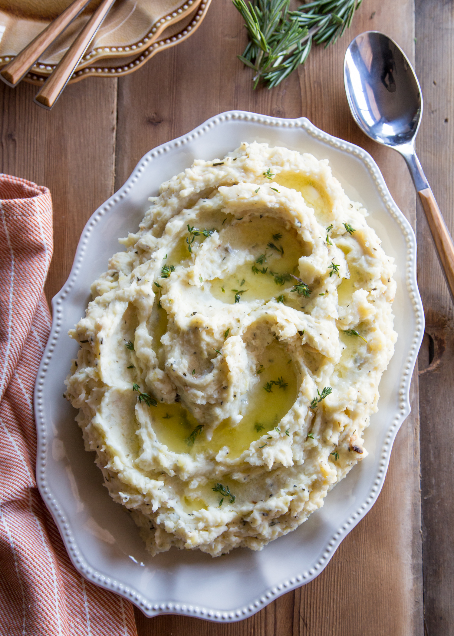 Roasted Garlic Herb Cream Cheese Mashed Potatoes | JellyToastBlog.com
