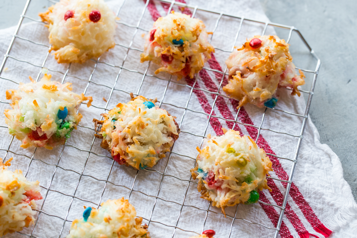 Chocolate Coconut M&M Macaroons | JellyToastBlog.com