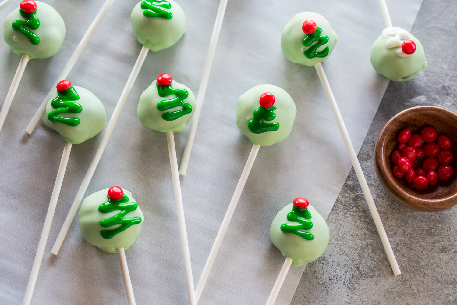 Christmas Tree OREO Cookies are so simple and adorable! These are a must make!