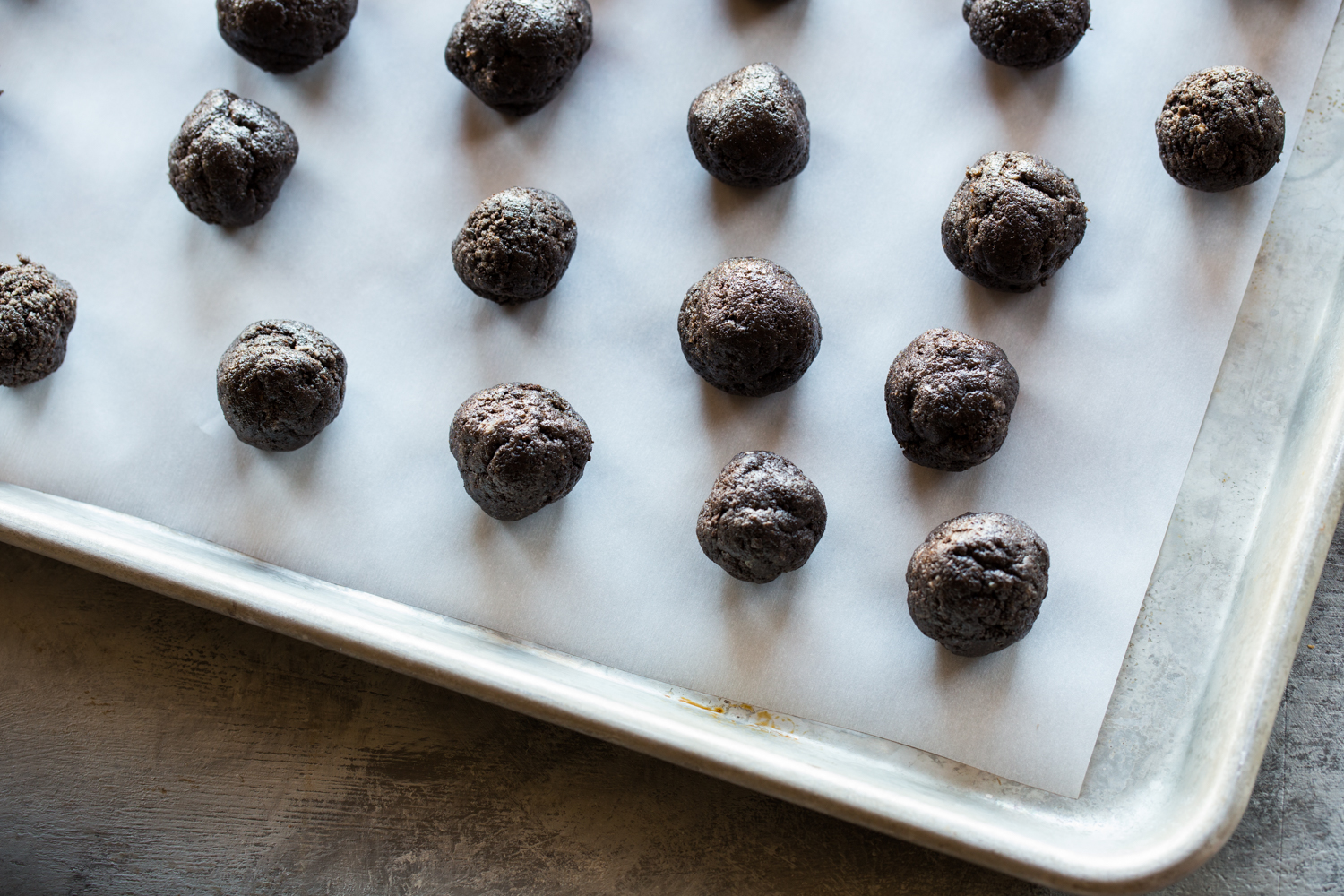 Christmas Tree OREO Cookie Balls - Jelly Toast