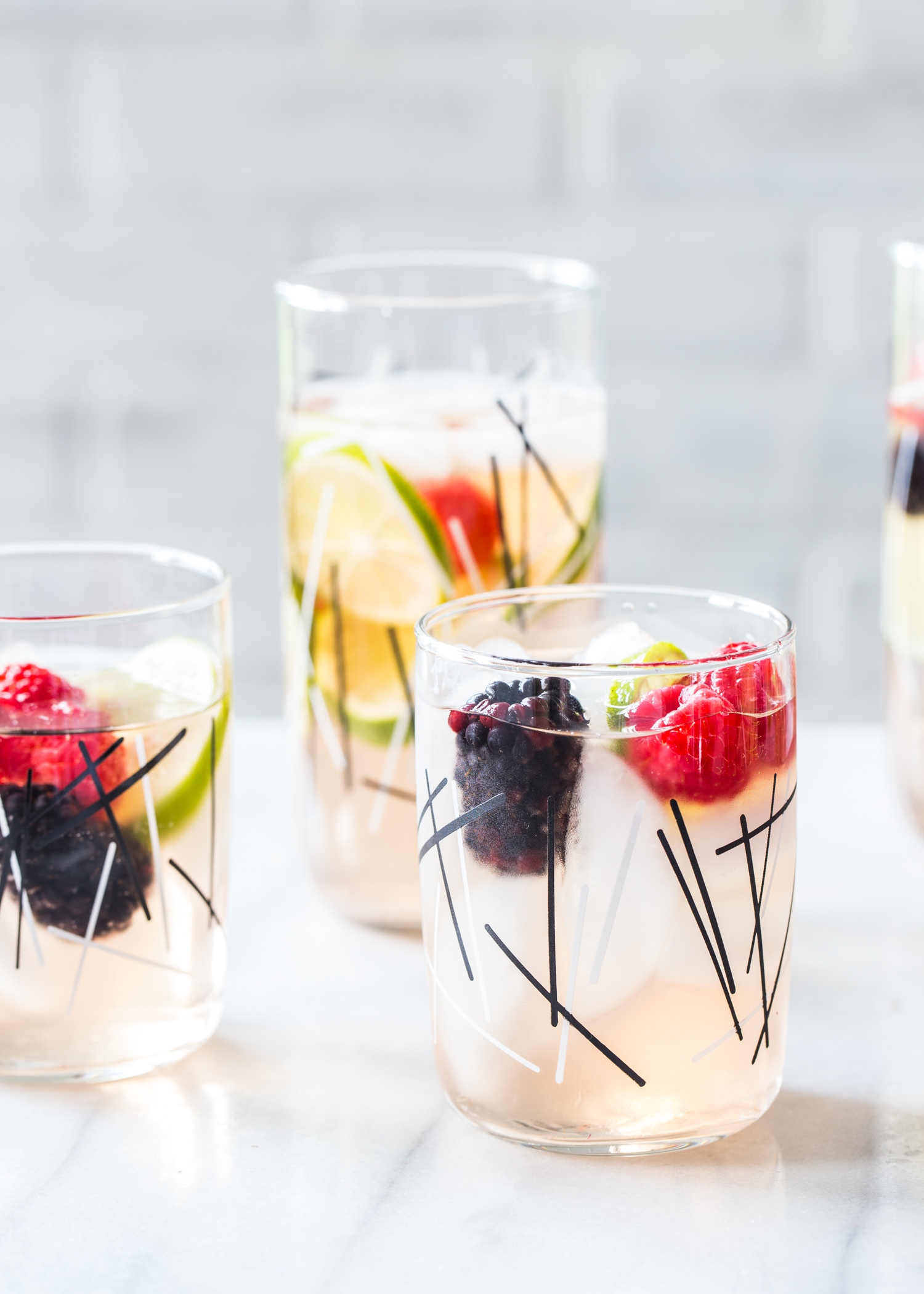 Sparkling Berry Sangria for your all your summer parties <3