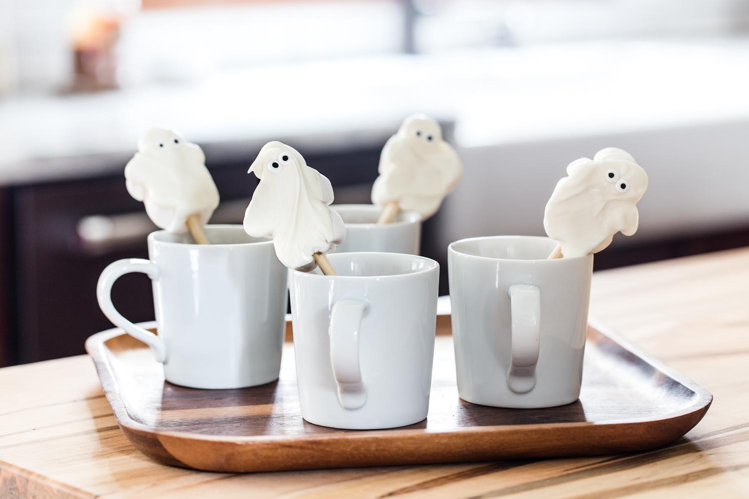Marshmallow Ghost Hot Chocolate Toppers | jellytoastblog.com