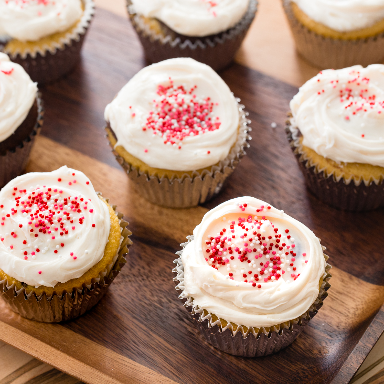 cupcake baker icing